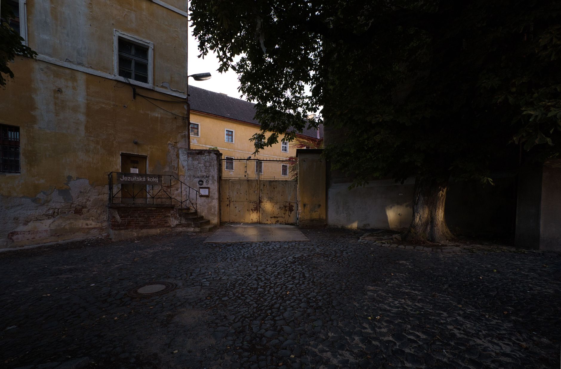 Prenova dvorišča starejše hiše, Škofja Loka
